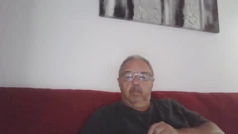 Snapshot of mambow99 chatting on January 4, 6:19 pm OLDMANFREE online show from January 4, 6:19 pm