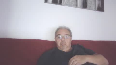 Snapshot of mambow99 chatting on March 1, 8:31 pm OLDMANFREE online show from March 1, 8:31 pm