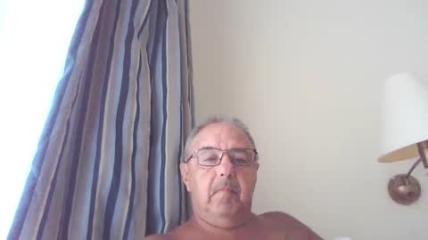 Snapshot of mambow99 chatting on December 29, 9:20 pm OLDMANFREE online show from December 29, 9:20 pm