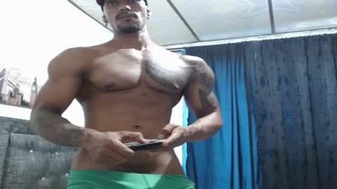 Snapshot of manolofitt chatting on December 5, 9:28 pm Manolo online show from December 5, 9:28 pm