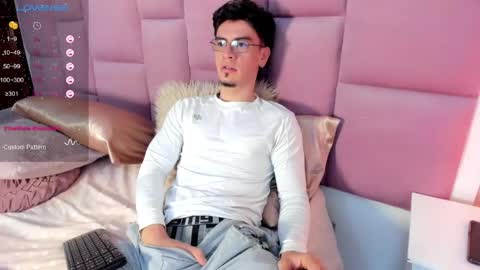 manu online show from April 24, 1:02 pm