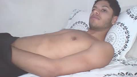 Snapshot of manuel444rl chatting on February 11, 8:15 am Manuel RL online show from February 11, 8:15 am