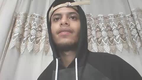 Snapshot of manuel444rl chatting on February 7, 8:11 am Manuel RL online show from February 7, 8:11 am