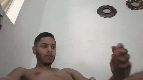 Snapshot of manuel444rl chatting on December 20, 1:43 pm Manuel RL online show from December 20, 1:43 pm