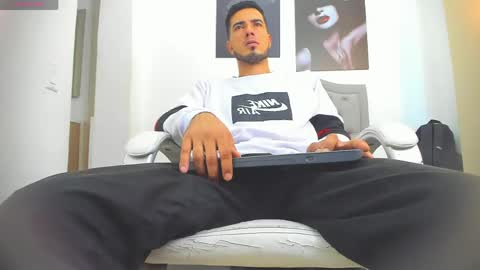 Marc Ruffalo online show from April 25, 1:41 pm