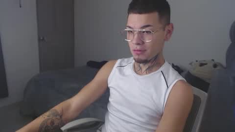 Snapshot of marcelo_m1lk chatting on September 17, 9:32 am marcelo_m1lk online show from September 17, 9:32 am
