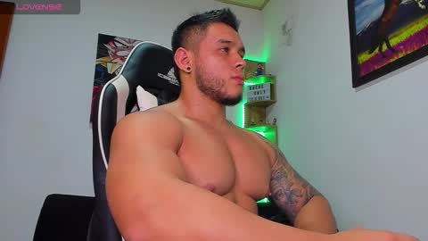 Snapshot of marco_diaz1 chatting on October 2, 11:31 pm Marco Diaz online show from October 2, 11:31 pm