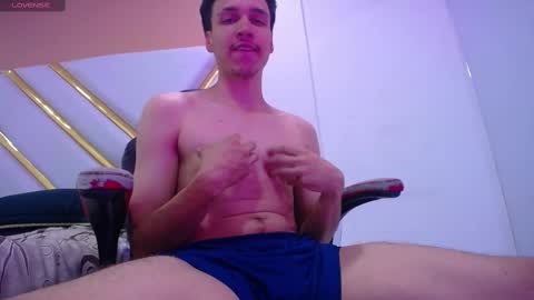Snapshot of marcus_hanks chatting on January 29, 2:53 pm Marcus Hanks online show from January 29, 2:53 pm