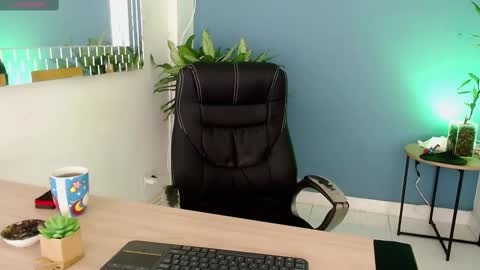 Snapshot of marcus_hanks chatting on March 1, 6:32 pm Marcus Hanks online show from March 1, 6:32 pm
