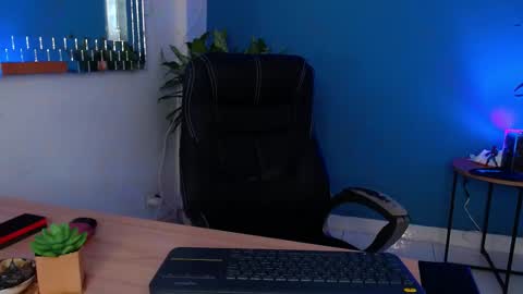 Snapshot of marcus_hanks chatting on February 28, 10:52 am Marcus Hanks online show from February 28, 10:52 am