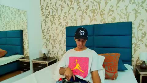 Snapshot of marcus_jeron chatting on September 25, 3:38 am marcus_jeron online show from September 25, 3:38 am
