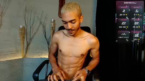 Snapshot of marcusrain_ chatting on October 16, 10:07 pm Marcus online show from October 16, 10:07 pm
