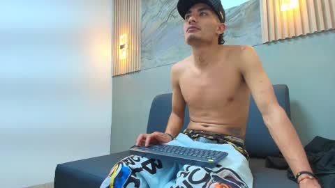 mario_collinss online show from February 16, 5:38 am