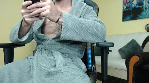 Snapshot of marioslim chatting on December 23, 11:36 am marioslim online show from December 23, 11:36 am