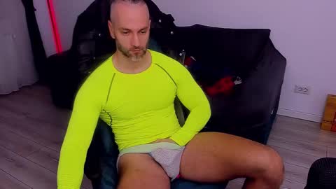 Snapshot of marismuscle chatting on December 26, 7:13 am MarisMuscle online show from December 26, 7:13 am
