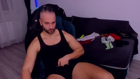 Snapshot of marismuscle chatting on January 7, 8:59 am MarisMuscle online show from January 7, 8:59 am