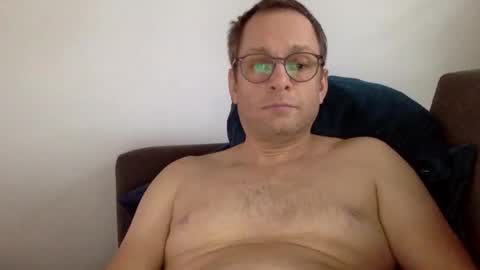 Snapshot of mark32571 chatting on December 9, 1:36 pm Little Mark online show from December 9, 1:36 pm