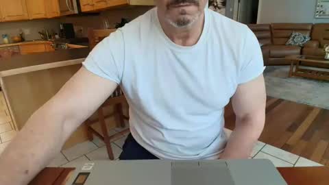 Snapshot of mark48130 chatting on February 25, 2:33 pm Mark online show from February 25, 2:33 pm