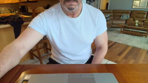 Snapshot of mark48130 chatting on February 27, 3:15 pm Mark online show from February 27, 3:15 pm