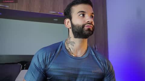 Snapshot of mark_hazze chatting on October 21, 10:12 pm Mark online show from October 21, 10:12 pm