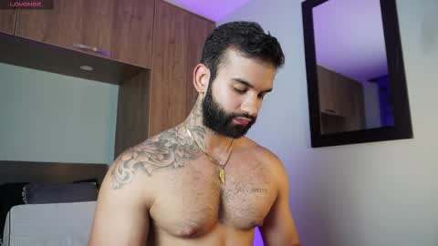 Snapshot of mark_hazze chatting on October 18, 8:14 pm Mark online show from October 18, 8:14 pm