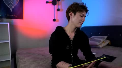 mark_ian_ online show from April 30, 5:42 pm