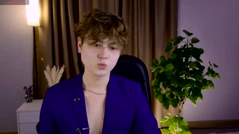 mark_ian_ online show from April 25, 2:14 pm