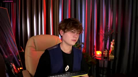mark_ian_ online show from May 3, 1:36 pm