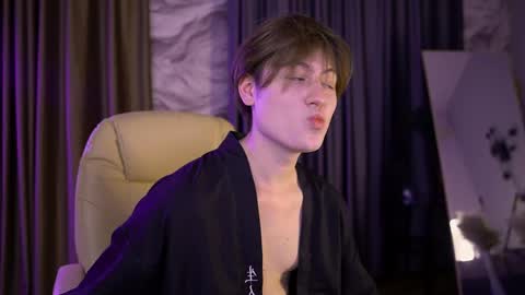 mark_ian_ online show from April 26, 2:36 pm