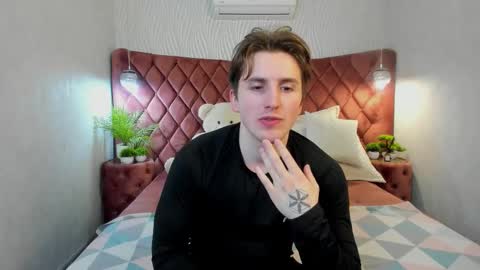 Mark online show from March 18, 7:28 pm