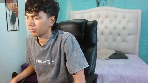 markbowie online show from April 5, 5:20 pm