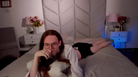 Mark online show from November 9, 11:25 am