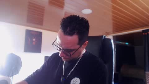 Mark Switch online show from April 18, 7:51 pm