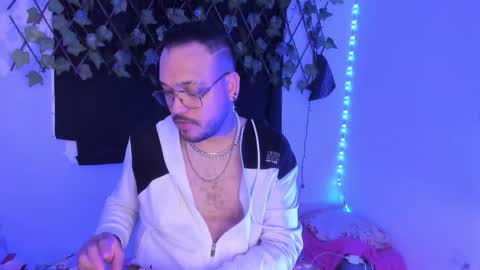 Mark  online show from November 12, 9:52 pm