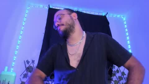 Mark  online show from November 5, 9:39 pm