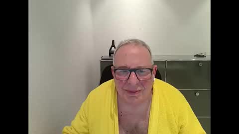 martin_1947 online show from March 9, 10:52 pm