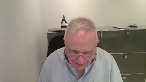 martin_1947 online show from March 30, 10:22 pm