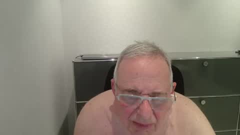 martin_1947 online show from June 26, 10:12 pm