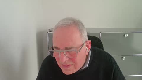 martin_1947 online show from April 3, 5:10 pm