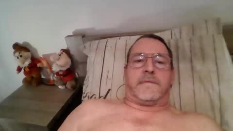 Snapshot of martinb62 chatting on October 26, 1:24 pm Hotguy61 online show from October 26, 1:24 pm
