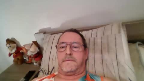Snapshot of martinb62 chatting on October 28, 12:57 am Hotguy61 online show from October 28, 12:57 am