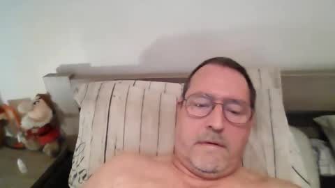 Snapshot of martinb62 chatting on October 24, 9:05 pm Hotguy61 online show from October 24, 9:05 pm