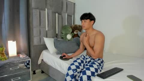 Snapshot of mash_angelo chatting on October 13, 10:49 pm mash_angelo online show from October 13, 10:49 pm