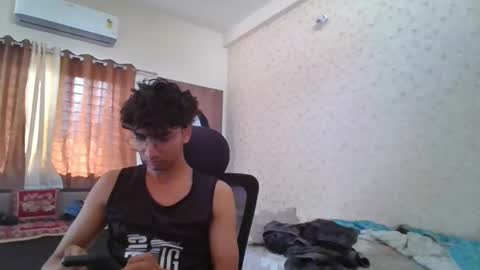 Snapshot of maskboyz2004 chatting on October 15, 3:58 am Mask Boy online show from October 15, 3:58 am
