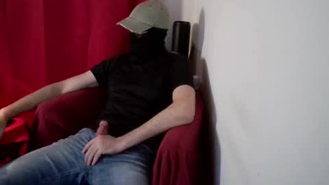 masked_horny_guy online show from December 20, 7:22 am