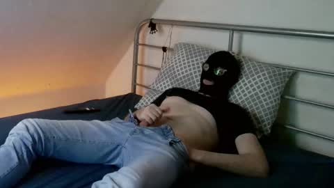 masked_horny_guy online show from January 7, 9:10 am