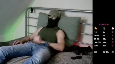 masked_horny_guy online show from December 24, 10:44 am