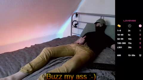 masked_horny_guy online show from December 19, 6:34 am
