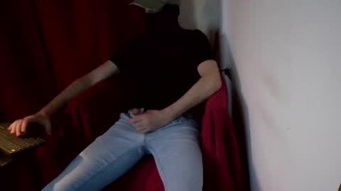 masked_horny_guy online show from December 12, 7:52 am
