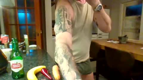 Masked Masturbation Dilf online show from April 17, 7:16 pm